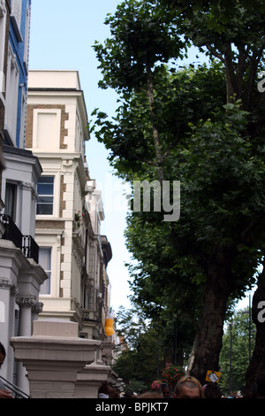 Vista cielo lungo il percorso del carnevale di Notting Hill Londra 2010 Foto Stock