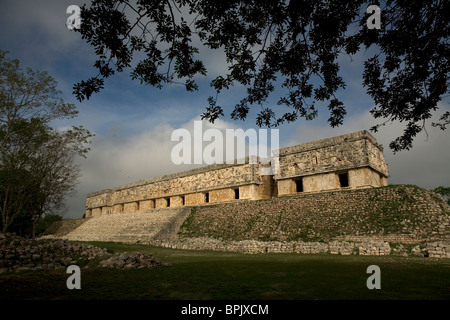 Il Palazzo del Governatore presso le rovine maya di Uxmal in stato Yuctatan sulla penisola dello Yucatan in Messico, 17 giugno 2009. Foto Stock