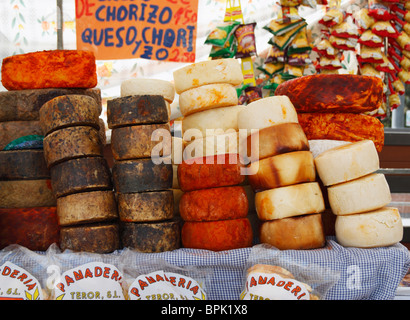 Formaggi sul mercato in stallo Teror su Gran Canaria Foto Stock