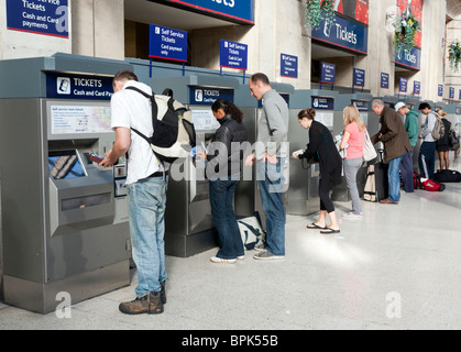 Le biglietterie automatizzate - Waterloo Station - Londra Foto Stock