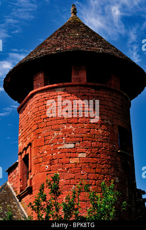 Francia: sabbia rossa torre in pietra a Collonges-la-Rouge Foto Stock