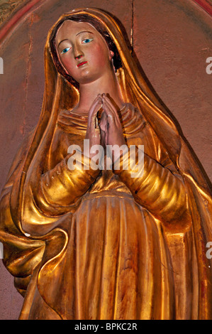 Francia: Madonna nella chiesa parrocchiale di St Pierre a Collonges-la-Rouge Foto Stock