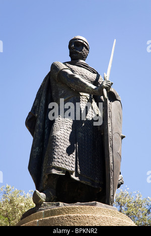 Statua di re Afonso Henriques di Portogallo in Castlo de Sao Jorge a Lisbona. Foto Stock