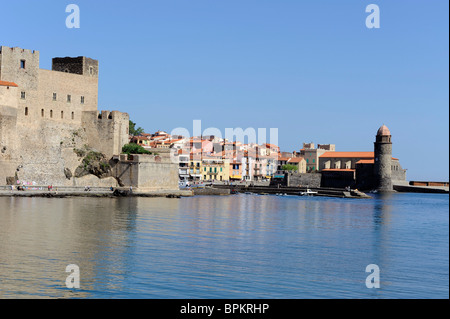 Collioure castello vicino a Perpignan,Pyrenees-Oriental,Francia Foto Stock