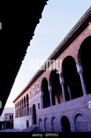 Esterno del IX secolo Zitouna (Grande Moschea) all'interno del Patrimonio Mondiale UNESCO- Medina di Tunisi, Tunisia. Foto Stock