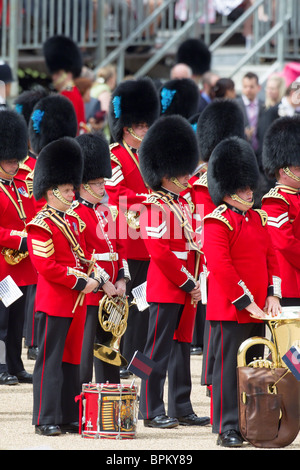 Banda del Welsh Guards tenetevi pronti per la parata, 'Trooping il colore' 2010 Foto Stock