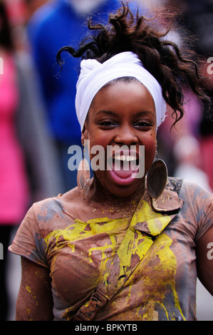 Ritratto di una ragazza al carnevale di Notting Hill bambini giorno parade, London, England, Regno Unito Foto Stock