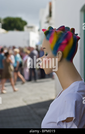 Manichini colorati durante il giorno di mercato in Teguise sull isola di Lanzarote, Spagna. edytuj Usuń napis Foto Stock