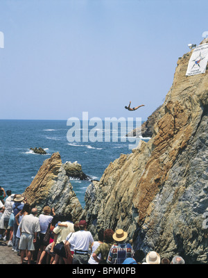 Cliff Diver, Acapulco, Guerrero Membro, Messico Foto Stock