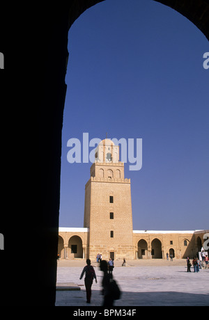 La moschea di Uqba, conosciuta anche come la grande moschea di Kairouan a luce diurna- Kairouan, Tunisia. Foto Stock