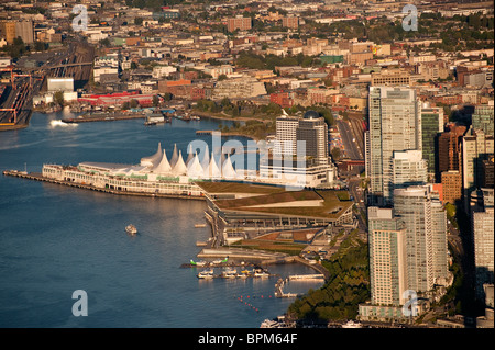 Canada Place E Vancouver Convention Center, Coal Harbour, British Columbia, Canada Aerial View, Foto Stock