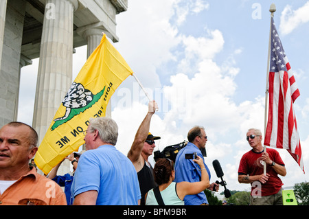 WASHINGTON DC, Stati Uniti - manifestazione conservatrice "Restore Honor" del commentatore televisivo Glenn Beck al Lincoln Memorial sul National Mall, tenutasi nel 47° anniversario del famoso discorso per i diritti civili del Dr. Martin Luther King "i Have a Dream" del 1963. Gli oratori del palco eretti sui gradini inferiori del Lincoln Memorial includevano lo stesso Beck insieme all'ex candidata alla vicepresidenza Sarah Palin. Foto Stock