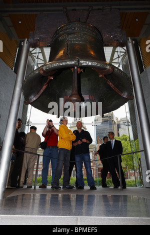 Liberty Bell, Independence Hall, Philadelphia, Pennsylvania, STATI UNITI D'AMERICA Foto Stock