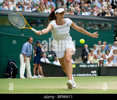 Tsvetana Pironkova (BUL) in azione durante il torneo di Wimbledon Tennis Championships 2010 Foto Stock