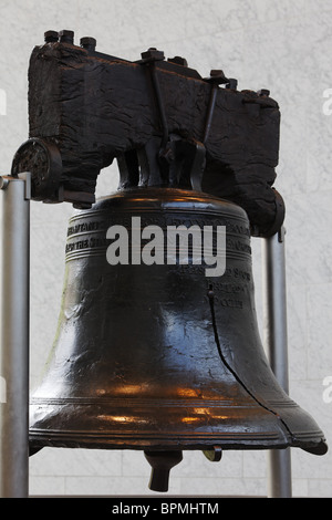 Liberty Bell, Independence Hall, Philadelphia, Pennsylvania, STATI UNITI D'AMERICA Foto Stock