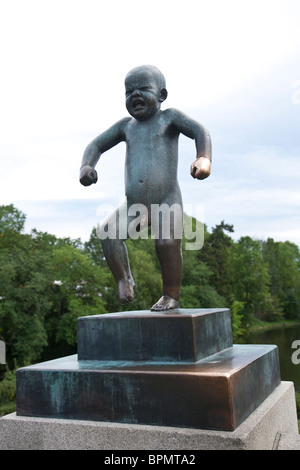 'Sinnatagen' arrabbiato ragazzo Scultura Vigeland Sculpture Park, parte del Parco Frogner, situato a Oslo, Norvegia. Foto:Jeff Gilbert Foto Stock