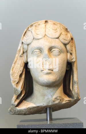Ritratto in marmo dell'Imperatrice Faustina il giovane, moglie dell'imperatore Marco Aurelio, ca. A.D. 161-180, ca. A.D. 161-180, ro Foto Stock