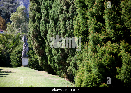 Il Lago Maggiore, sul lungolago di Stresa, giardino statua, Piemonte, Italia Foto Stock