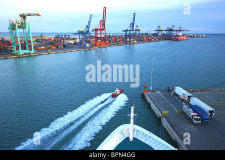 AIDA Bella Cruiser che arrivano al porto di Valencia, Spagna, Europa Foto Stock