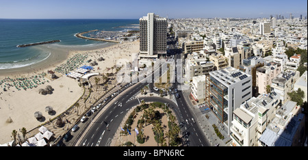 Panorama di Gordon Beach e l'Hotel Renaissance Tel Aviv, Israele, Medio Oriente Foto Stock