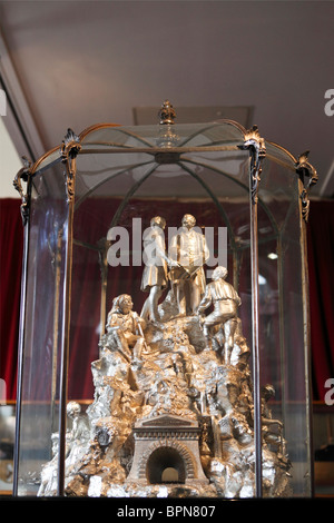 Argento Fine scultura raffigurante gli ingegneri ferroviari. Visto presso il Museo della Scienza e dell'Industria di Manchester, Inghilterra. Foto Stock