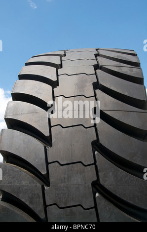 Gigante pneumatico il pneumatico più grande del mondo, Michelin museum, Clermont-Ferrand, Francia Foto Stock