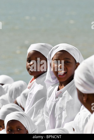 Giovani donne membri della Congregazione degli Apostoli di Muchinjikwa chiesa. Foto Stock