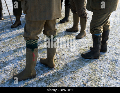 Parte di ripresa in stivali da pioggia nella neve Foto Stock