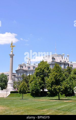 Oro Vittoria Alata statua in prima divisione un monumento vicino alla Casa Bianca di Washington, DC, Stati Uniti d'America Foto Stock