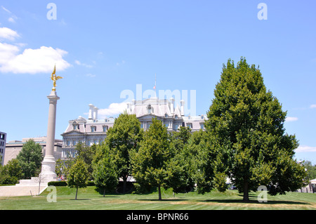 Oro Vittoria Alata statua in prima divisione un monumento vicino alla Casa Bianca di Washington, DC, Stati Uniti d'America Foto Stock