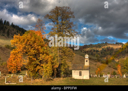 La chiesa nel villaggio di Corbu, Harghita county, Romania. Foto Stock