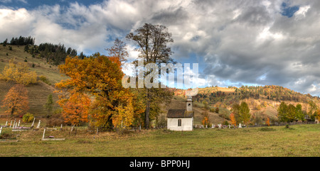 La chiesa nel villaggio di Corbu, Harghita county, Romania. Foto Stock