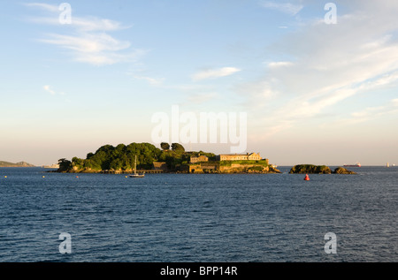 I draghetti isola in Plymouth Sound, South Devon. Foto Stock