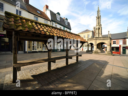 Shepton Mallet centro città guardando dal caos, guardando verso la croce di mercato. Foto Stock