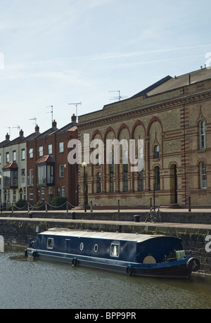 Posti barca in una zona residenziale a Bristol il Floating Harbour Foto Stock