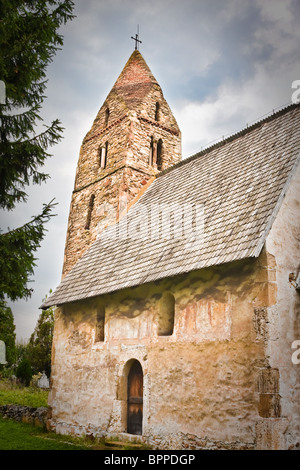 La vecchia chiesa nel villaggio di Strei, Romania. Foto Stock