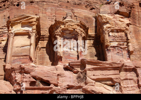 La parte superiore della tomba corinzie, Petra, Giordania Foto Stock