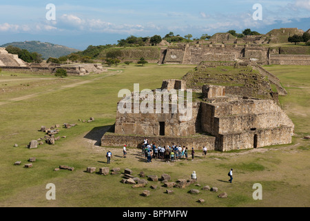 Gran Plaza, antica capitale zapoteco, Monte Alban, Oaxaca, Messico Foto Stock