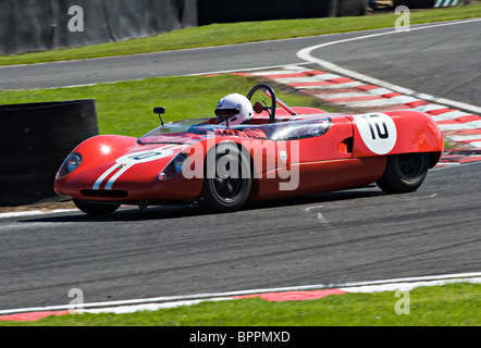 Lotus 23B Sport Race Car nel Trofeo protezioni gara ad Oulton Park Motor Racing circuito Cheshire England Regno Unito Regno Unito Foto Stock