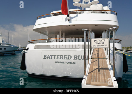 Superyacht martoriata Bull ormeggiati a Marina di Antibes, in Francia Foto Stock
