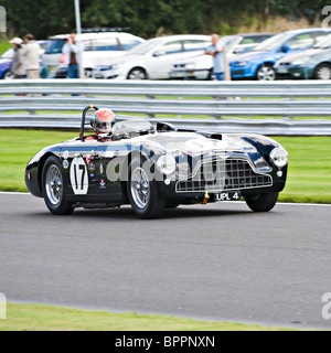 Aston Martin DB3 Sports Car Racing nel Trofeo gara di Oulton Park motore circuito di gara Cheshire England Regno Unito Regno Unito Foto Stock