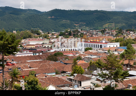 Vista dal Templo de Cerrito de San Cristobal, su San Cristobal de las Casas, Chiapas, Messico Foto Stock