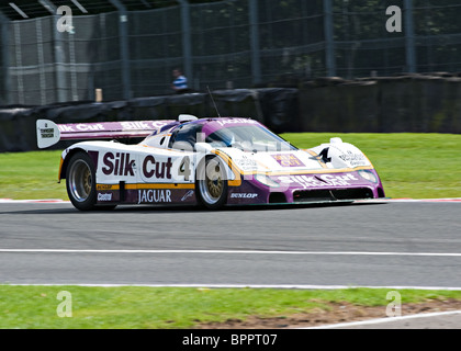 Jaguar XJR8 seta tagliati Le Mans gara sportiva auto dando dimostrazione di Oulton Park Motor Racing circuito Cheshire England Regno Unito Foto Stock