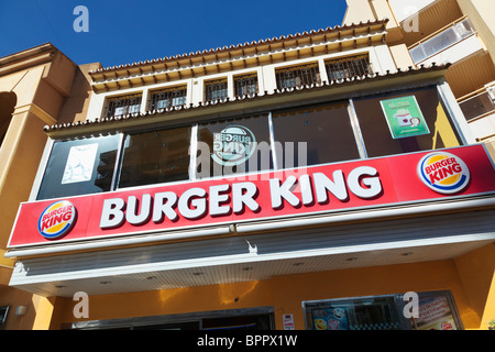 Burger King e un ristorante fast food in Torremolinos, provincia di Malaga, Costa del Sol, Spagna. Foto Stock