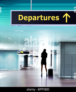 Info turistiche di segnaletica in aeroporto in lingua internazionale Foto Stock