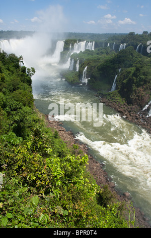 Iguaçu cascate Garganta do Diabo (Gola del Diavolo), Iguaçu National Park, Stato di Parana, Brasile Foto Stock