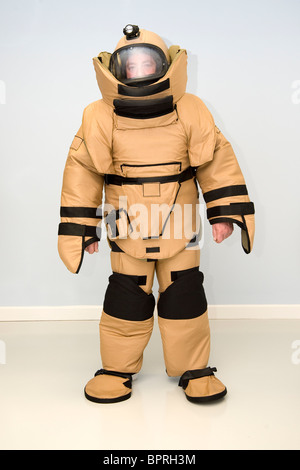 EOD Bomb Disposal Suit, utilizzato in Afghanistan e in Iraq Foto Stock