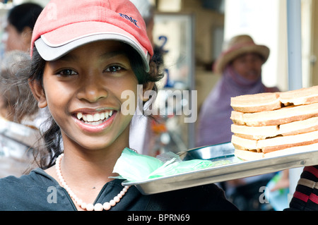 Fermata bus scena, Sisophan, Cambogia Foto Stock