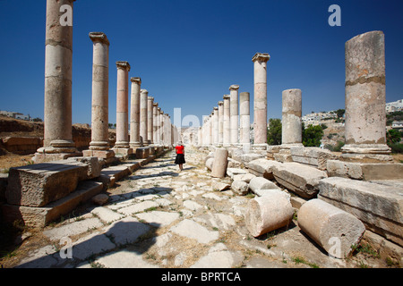 Il Colonnato street a nord Tetrapylon, Jerash Giordania Foto Stock