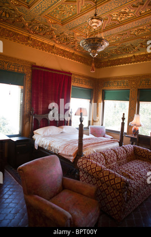 Interno camera da letto di Casa del Sol guesthouse, il Castello di Hearst, California, Stati Uniti d'America Foto Stock